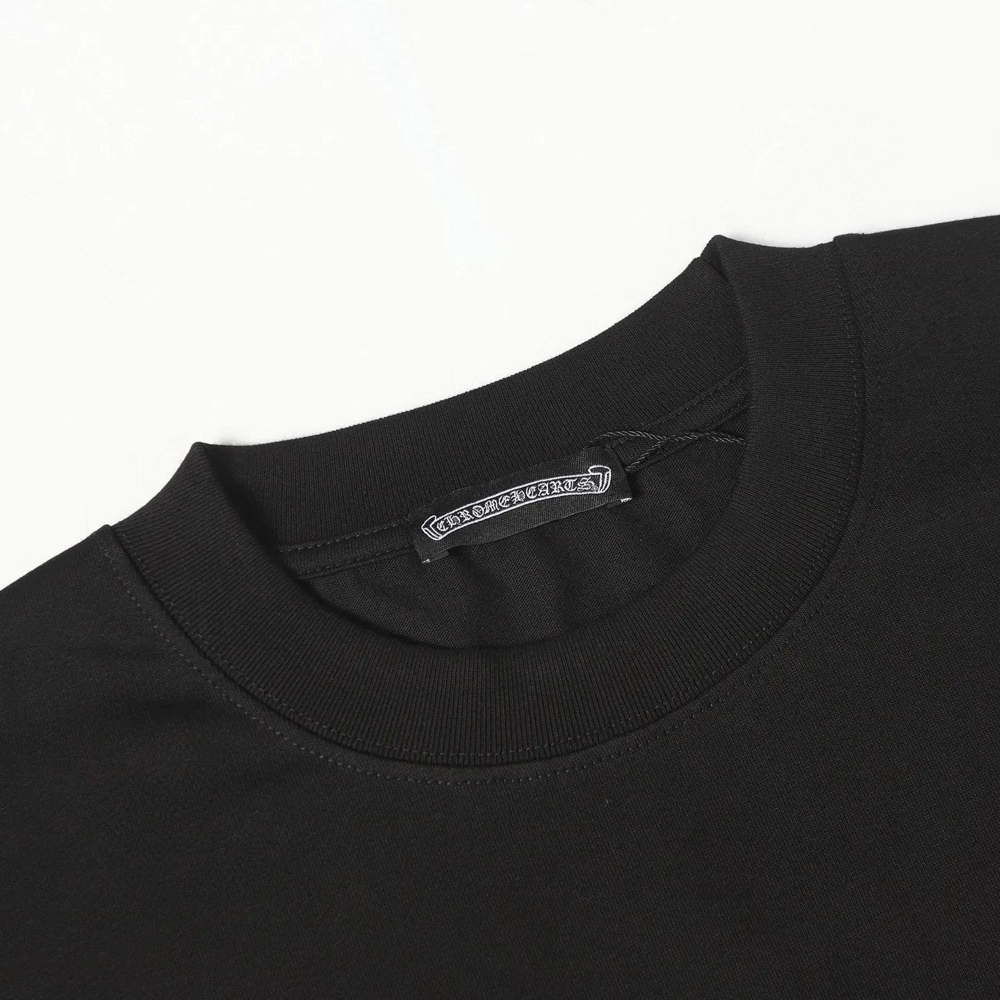 🅿️180 Chrome hearte/Chrome heart ch 25ss early spring Sanskrit horseshoe foam printed short-sleeved T-shirt. A must-have item for daily commuting for men and women in light luxury. The correct version is welcome to compare. Detailed features: ·280g 100% cotton double yarn jersey fabric. ·Special thickened 32 pieces of double-strand 1x1 thread in the same vat. ·Double-needle stitching process. ·Original main mark washed hangtag. Color: black white Size: XS-L